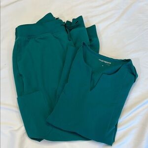 Mandala scrub set in green